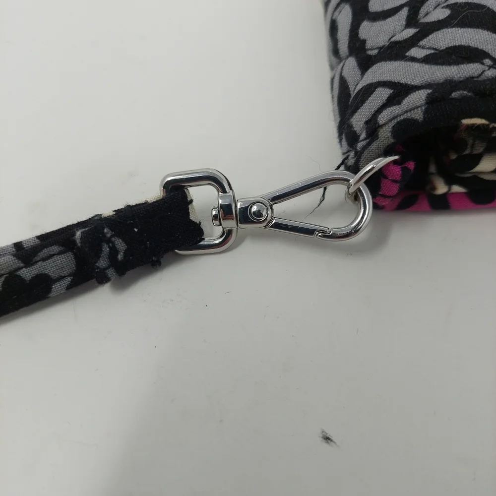 Vera Bradley Canterberry Magenta Turnlock Wallet Wristlet Black Pink Paisley
